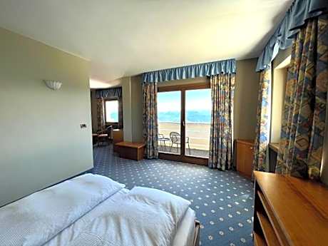 Deluxe Double Room with Extra Bed