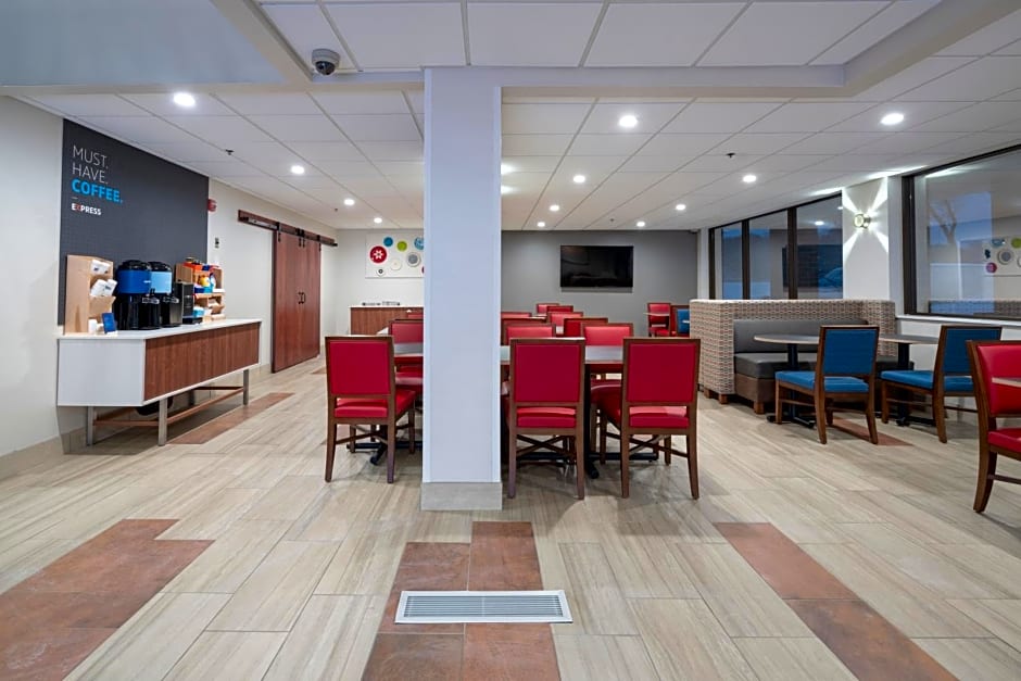 Holiday Inn Express Hotel & Suites Coon Rapids - Blaine Area, an IHG Hotel