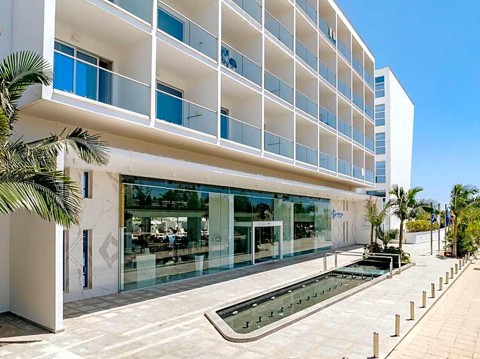 Seasons Hotel (Adults Only)