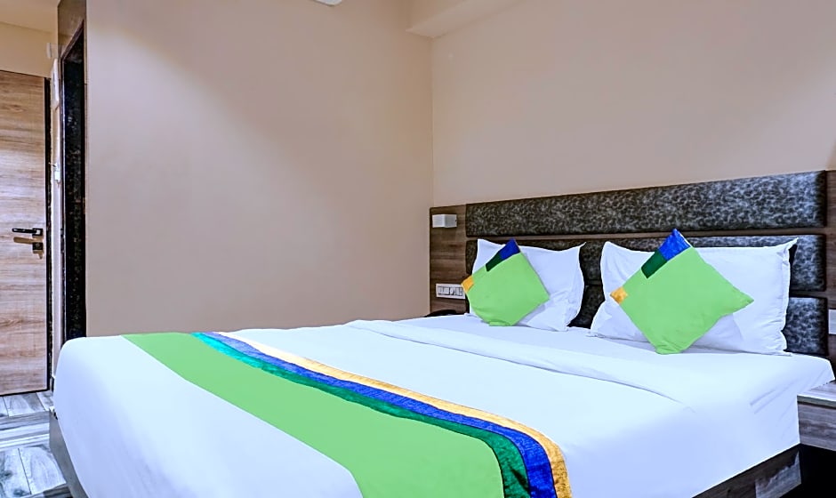 Treebo Trend Classic Grande, Camp