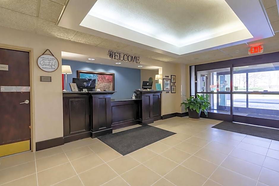 Greenfield Inn & Suites Owensboro, KY Airport