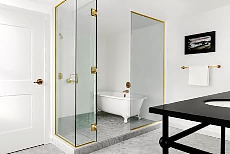 Corner Spa King Room