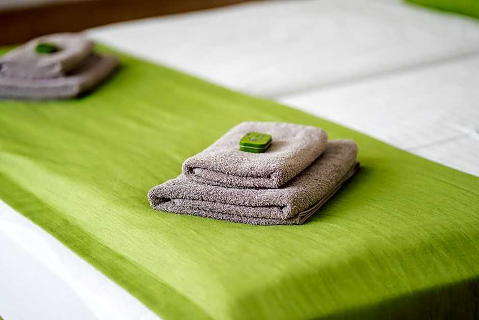 B&B Outlet Hotel - Metzingen - Bad Urach - Free Parking