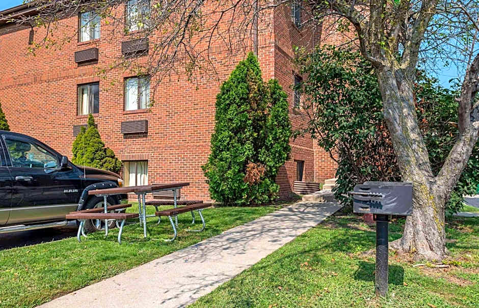 MainStay Suites Indianapolis Northwest - College Parks