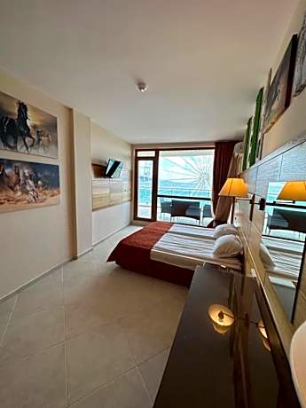 One-Bedroom Apartment with Sea View and Balcony
