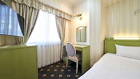 Single Room with Bathroom - Non-Smoking