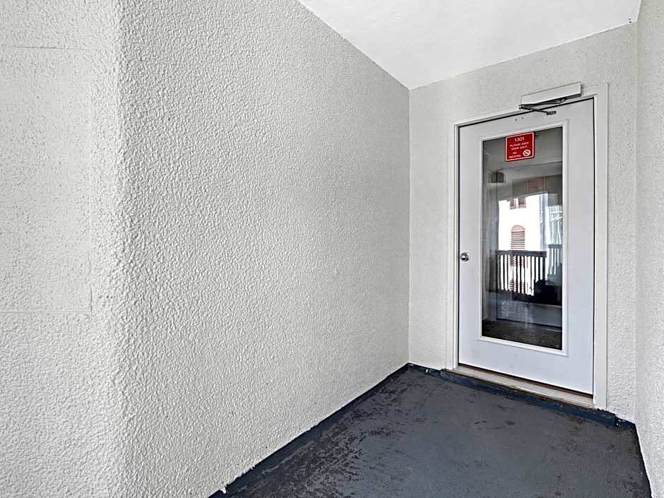 Charming Beach Studio With Pool & Sauna