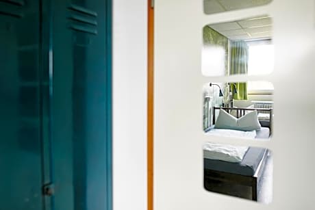 Bed in 6-Bed Dormitory Room with Shared Bathroom