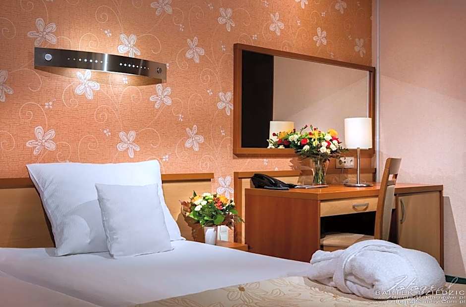 Hotel Victor Pruszkow DeSilva