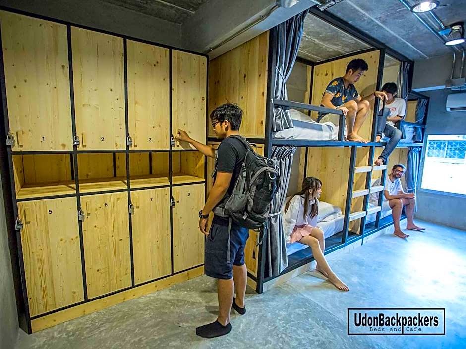 UdonBackpackers Beds and cafe