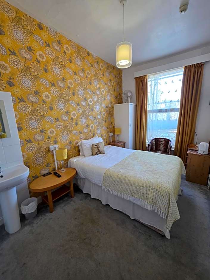 Rivelyn Hotel Bar & Restaurant