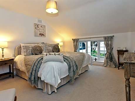 Twin Room with Private Bathroom