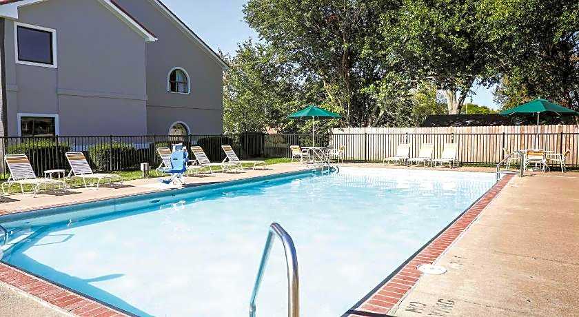 La Quinta Inn & Suites by Wyndham Sandusky