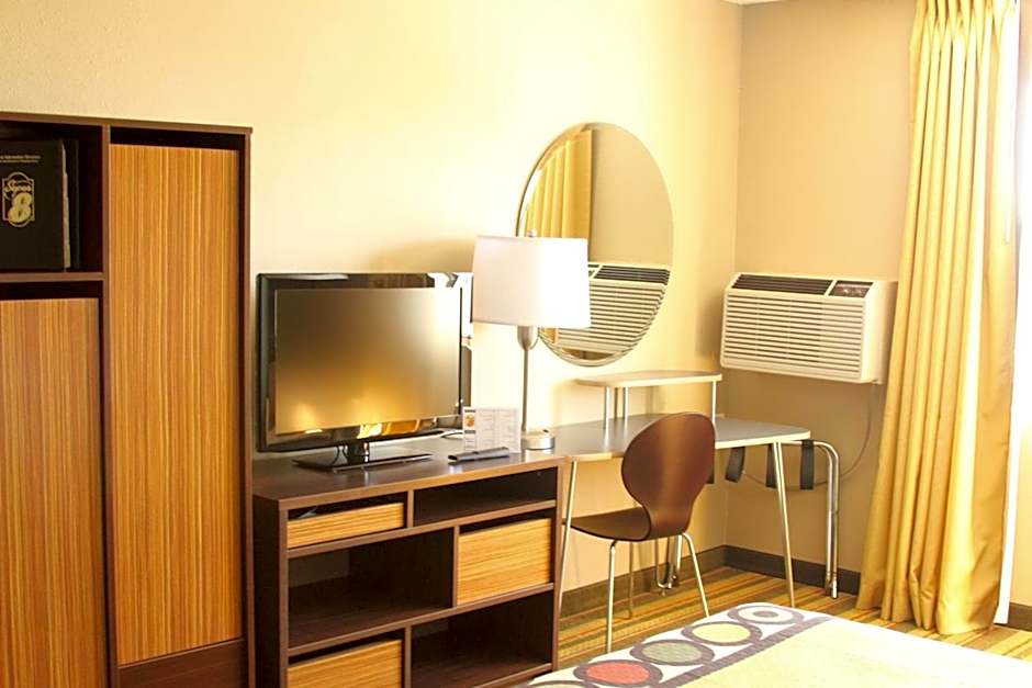 Super 8 by Wyndham Montrose