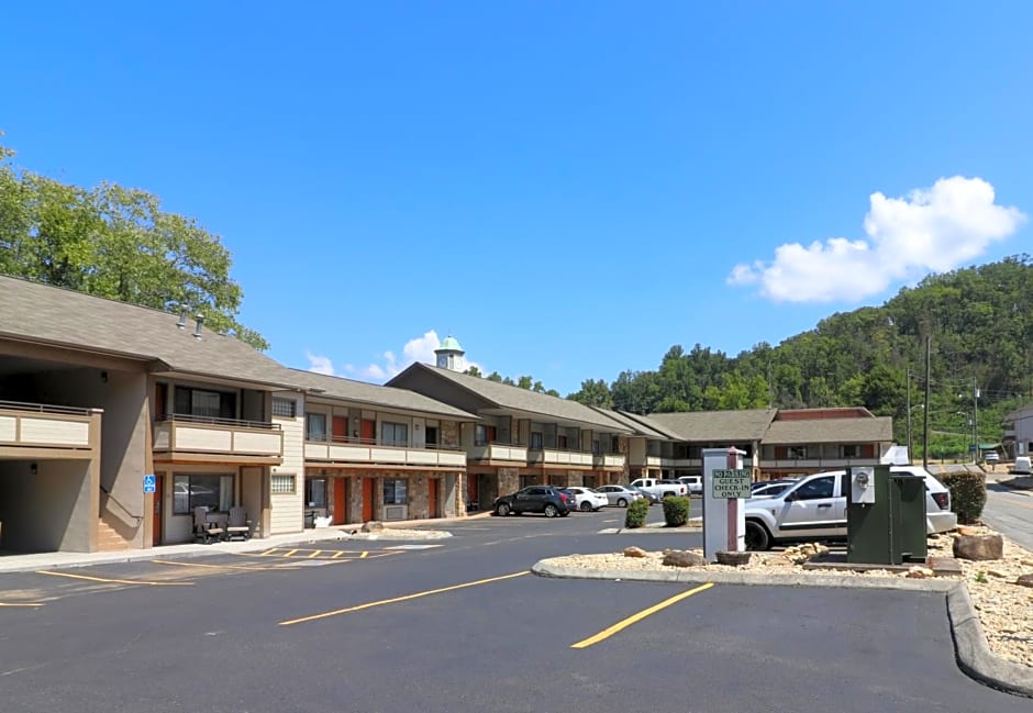 Howard Johnson by Wyndham Downtown Gatlinburg