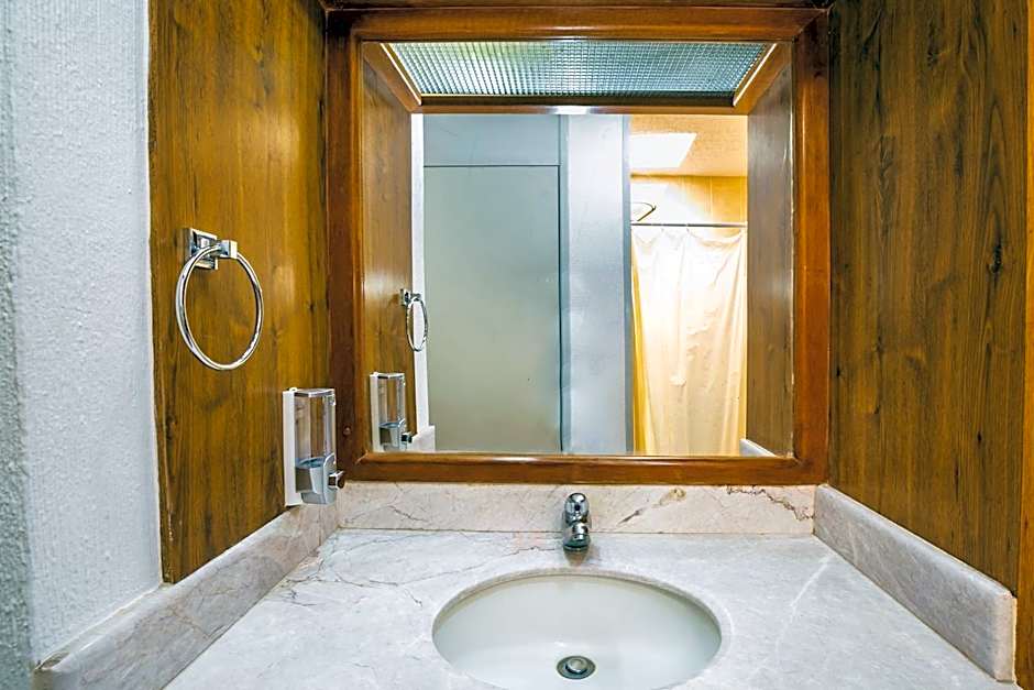 Capital O Hotel Casa Blanca, Morelia