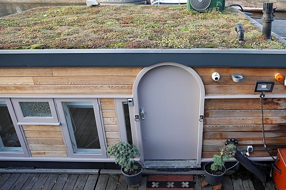 HouseBoat next to AMSTEL