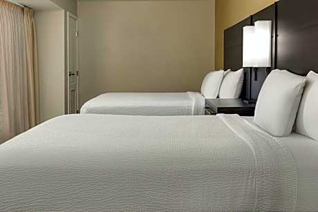 Suite, Multiple Beds (2 Queen Beds and 1 Double Sofa Bed)