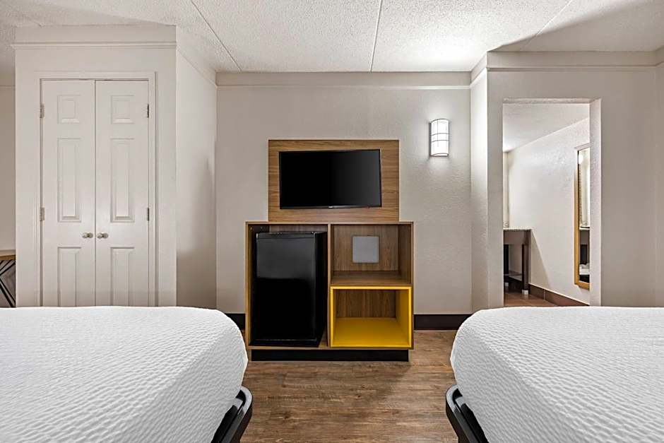 Days Inn by Wyndham Birmingham/West