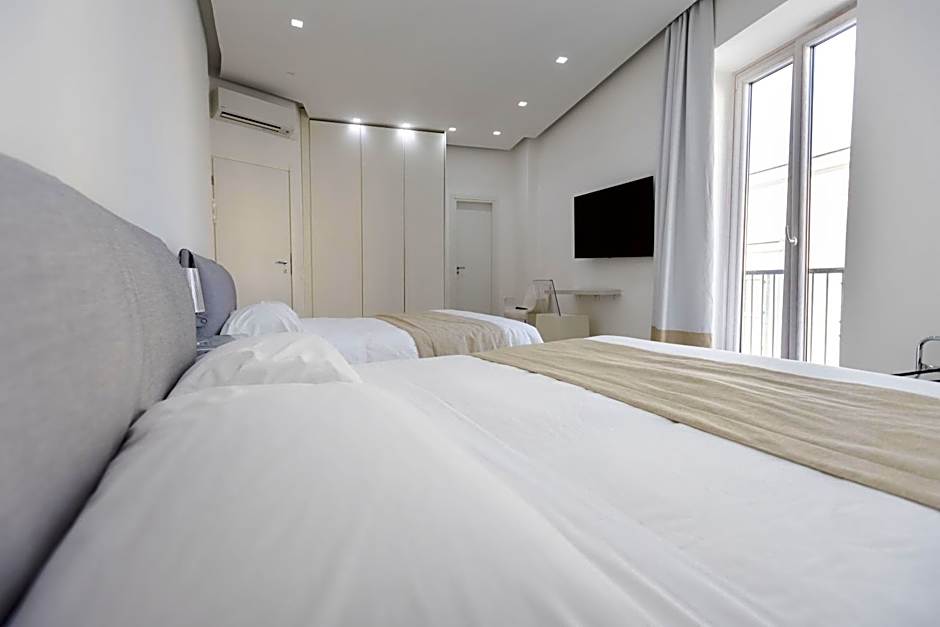 White 1903 - Rooftop Pool & Luxury Rooms