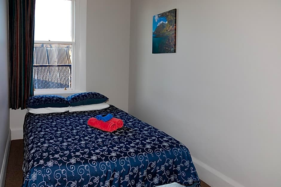 Photo 1 of 7 of 1 Queen Bed