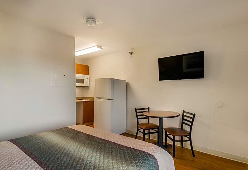 HomeTowne Studios Denver - Glendale/ Cherry Creek