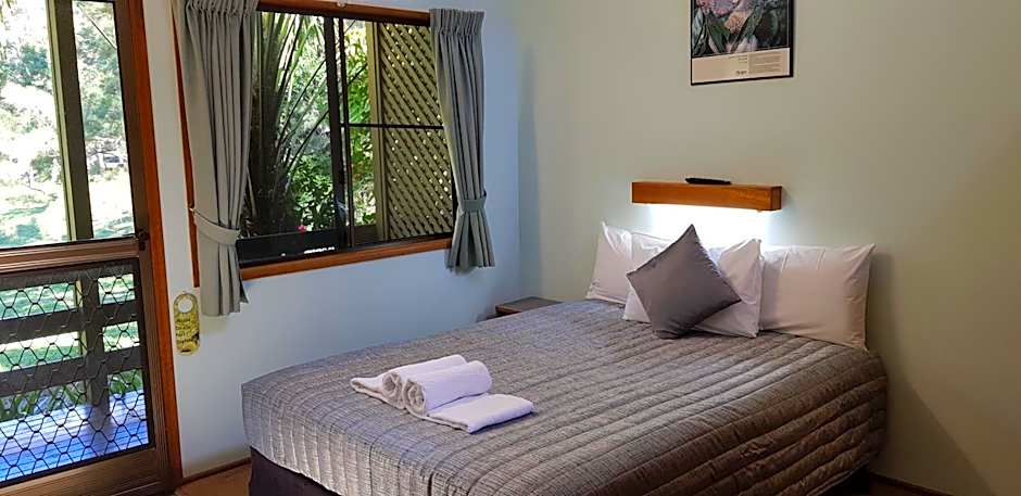 Photo 1 of 3 of 1 Queen Bed