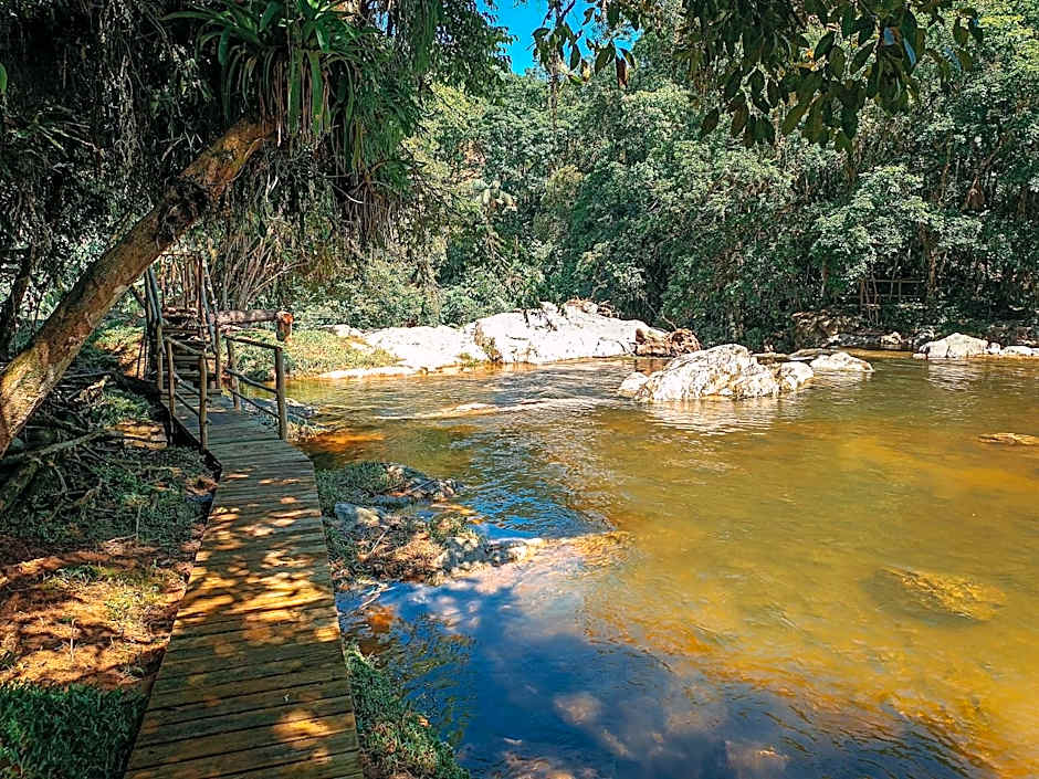 Suíte com cachoeira no quintal