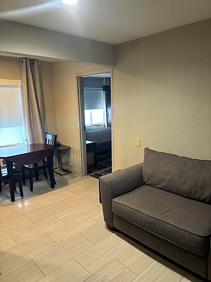 Four Points by Sheraton Charlotte - Lake Norman