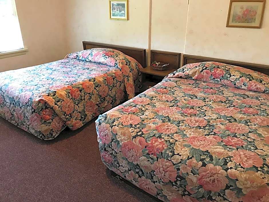Simmons Motel and Suites