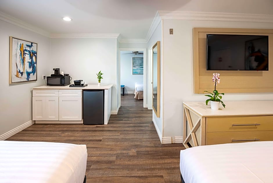 Photo 1 of 3 of 2 Bedroom 2 Queen Beds and 1 Double Bed Suite
