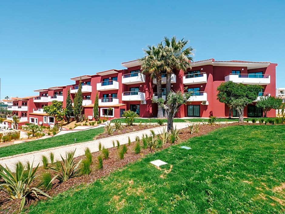 Topázio Vibe Beach Hotel & Apartments
