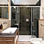 ELECTRIC Rooms & Suites