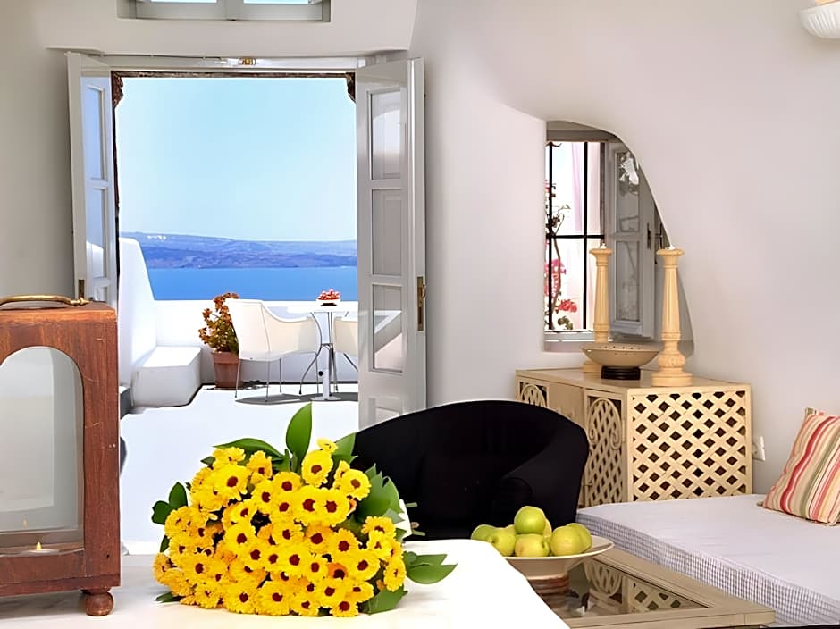 Photo 1 of 6 of Junior Suite, Sea View