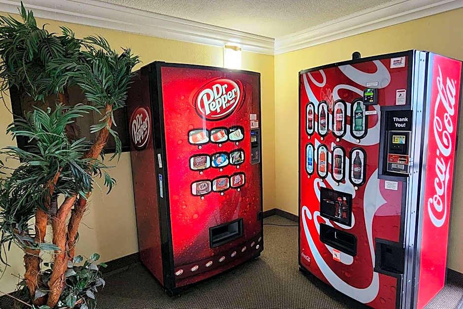 Super 8 by Wyndham Temple I-35