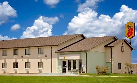 Super 8 by Wyndham Marshall