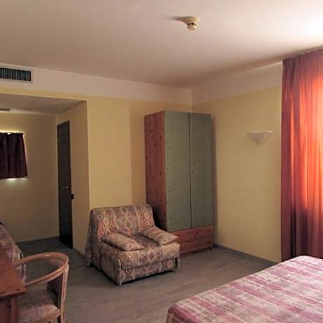 Classic Quadruple Room
