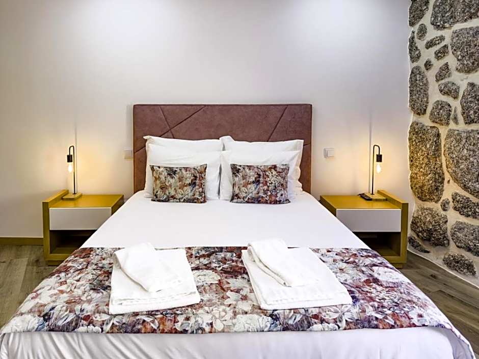 Casa d'Henrique Retreat Pool and Spa
