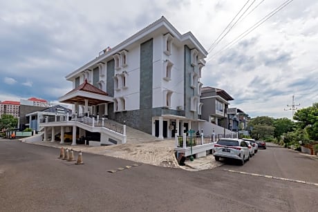 RedDoorz Plus near Universitas Maranatha Bandung 2