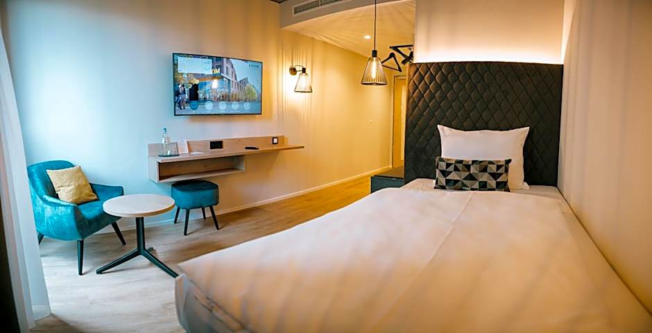 LOOM Hotel & Skybar