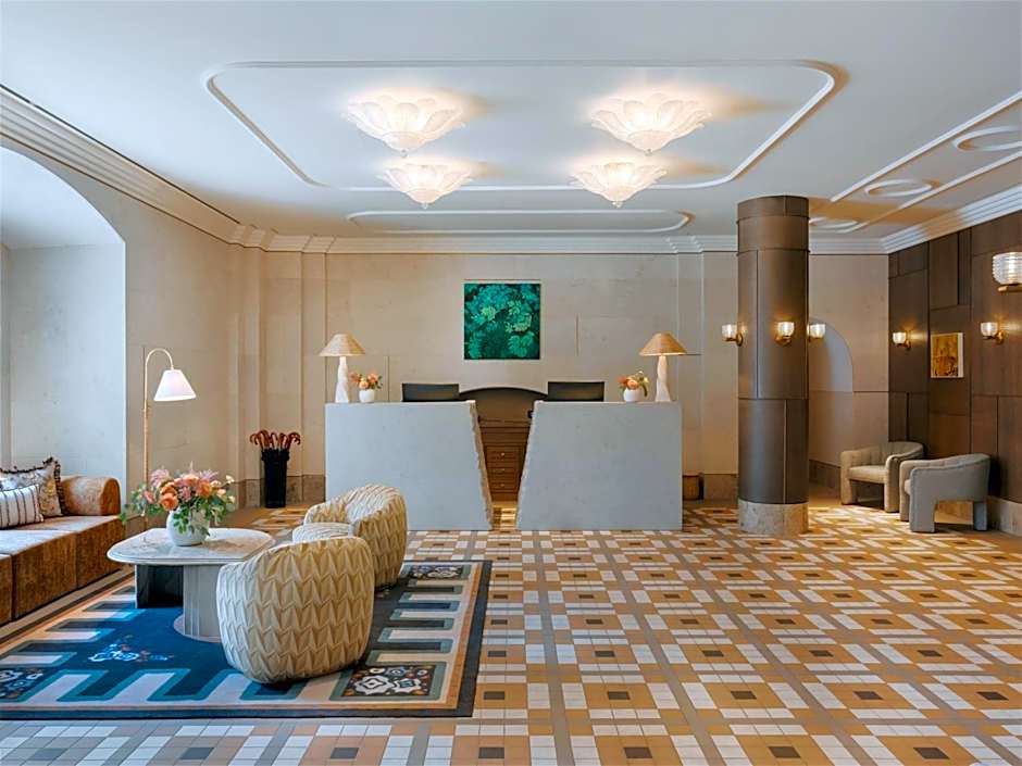 Stradom House, Autograph Collection