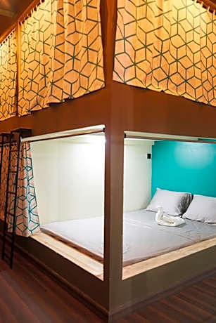 Bunk Bed in Mixed Dormitory Room