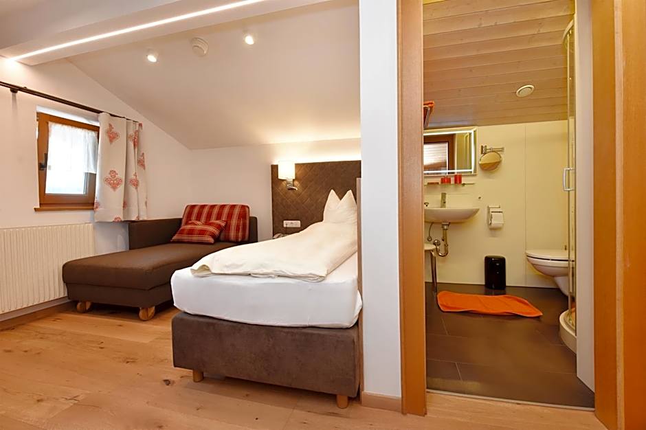 Gasthaus & Pension Alphorn