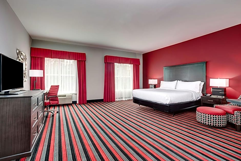 Holiday Inn & Suites Lafayette North by IHG