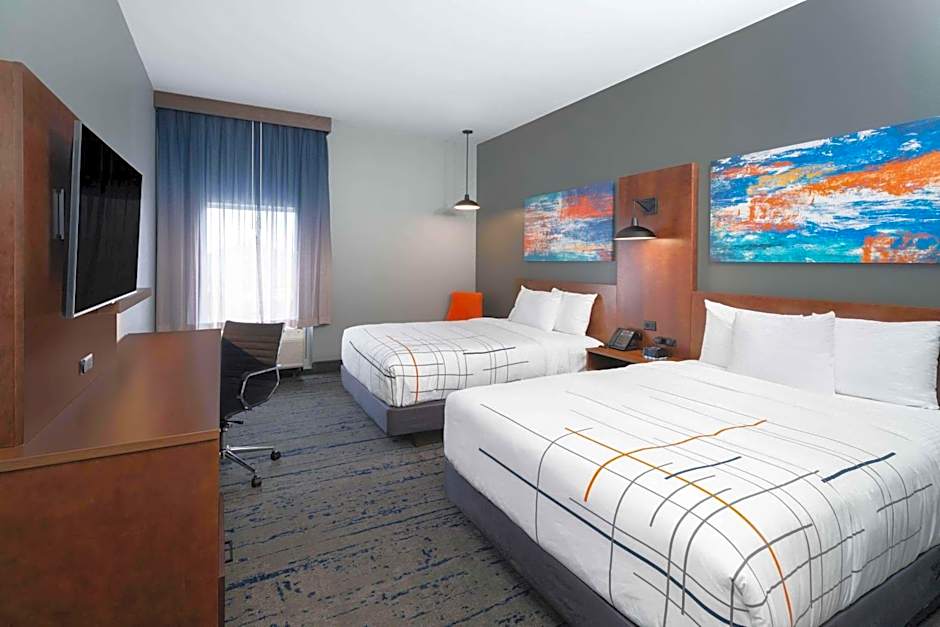 La Quinta Inn & Suites by Wyndham Louisville East