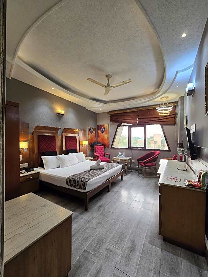 Royal Castle Grand