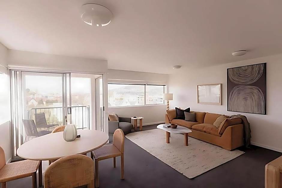 Battery Point apartment with river views