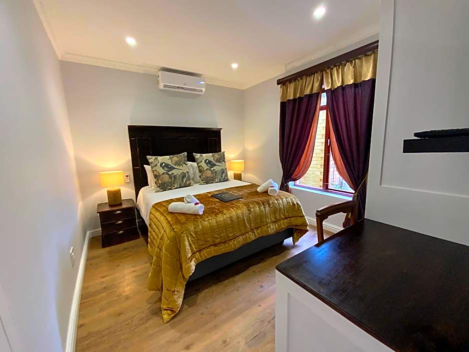 Photo 1 of 16 of Deluxe 1 Queen Bed
