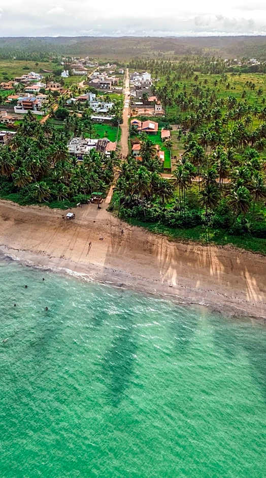 Condomínio Gamboa Patacho a 190 da praia na Rota dos Milagres