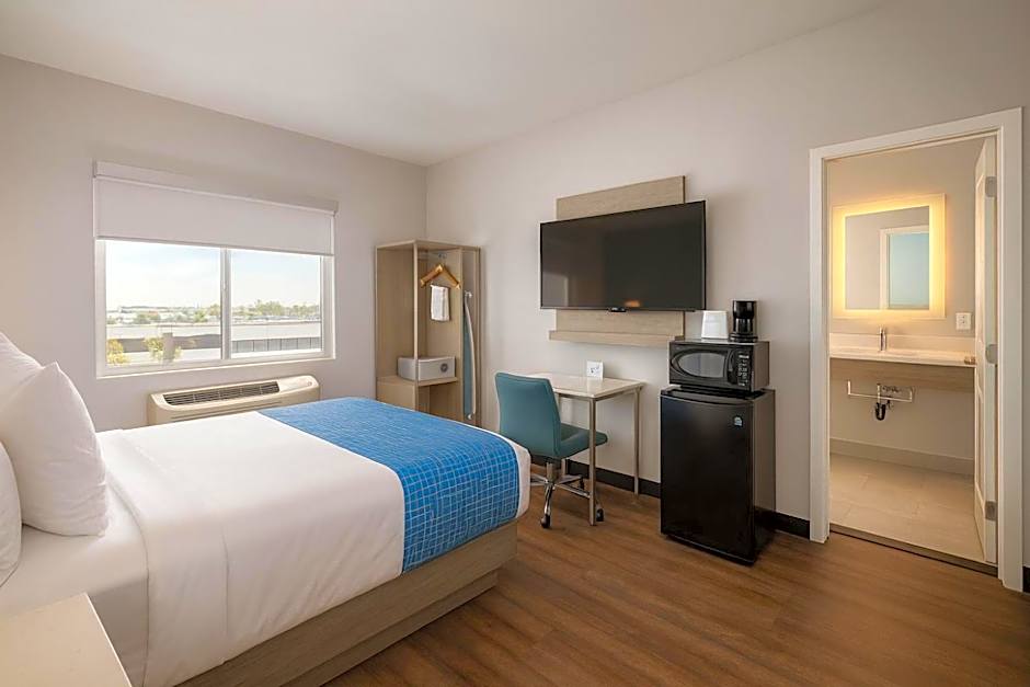 Travelodge by Wyndham LAX South